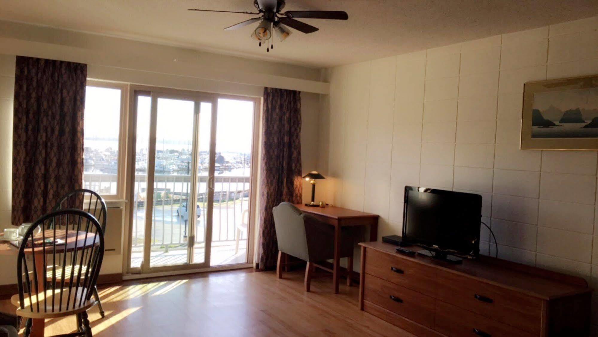 The Waterfront Suites And Marina Nanaimo Esterno foto